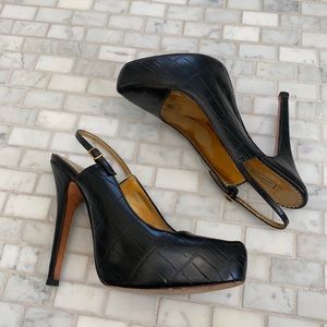 Black platform pumps report signature size 37